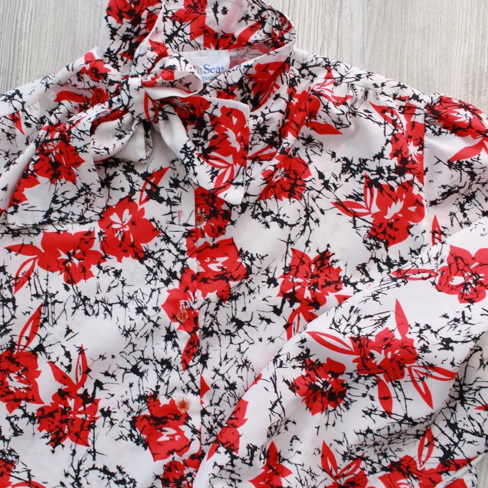Vintage Bow Tie Neck Red & White Print Blouse